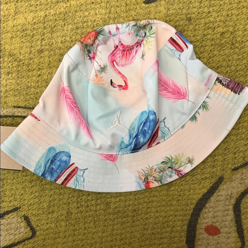 NWT Jordan Flamingo Paradise reversible  Bucket Hat size M unisex